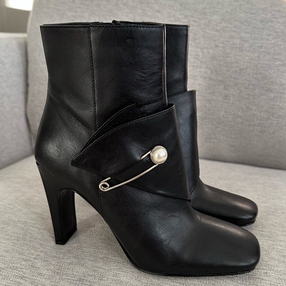 Nine West Black Leather Ankle Boots with Pearl Detail – New Without Tags - Picture 5 of 12